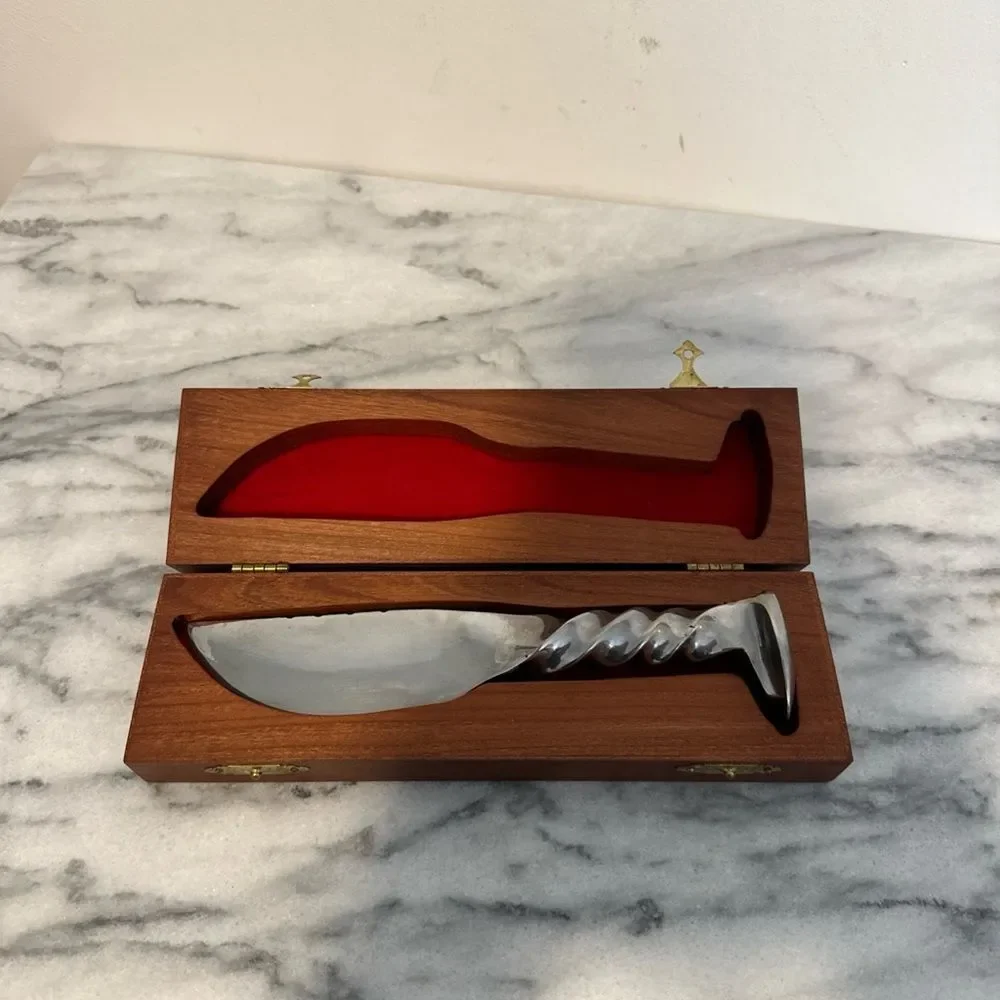 Walton railroad spike Knife in Wooden presentation Box #64 NIB NEW